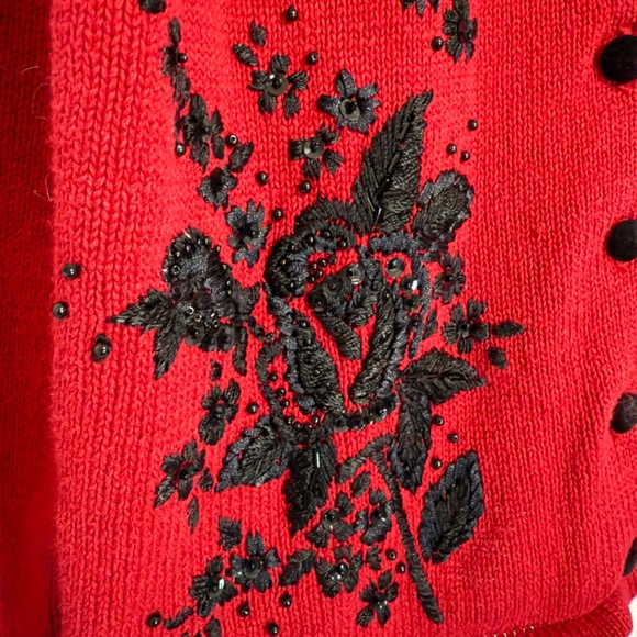Vintage 90s Red Pinup Cardigan With Black Floral Embroidery and Beading Size M - Picture 4 of 10